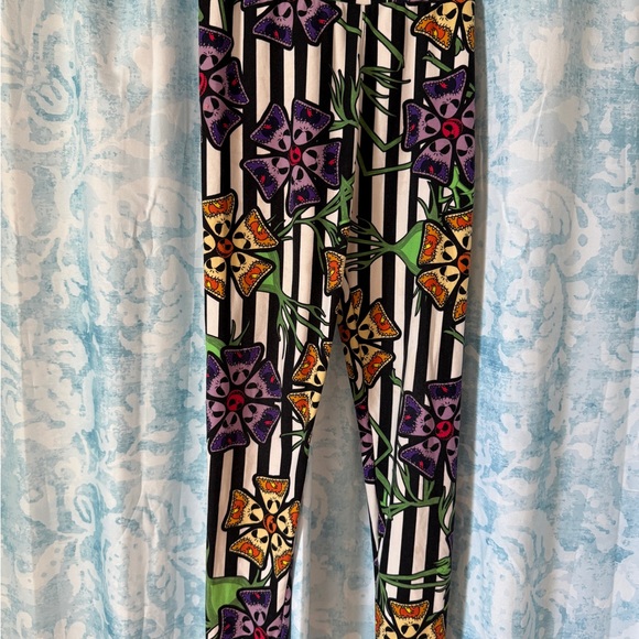 LuLaRoe nightmare before Christmas Leggings - Picture 1 of 2